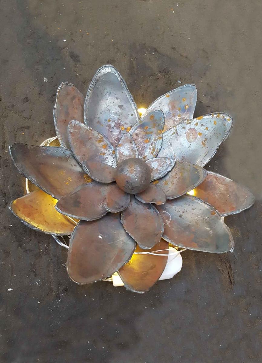 Blume aus Metall