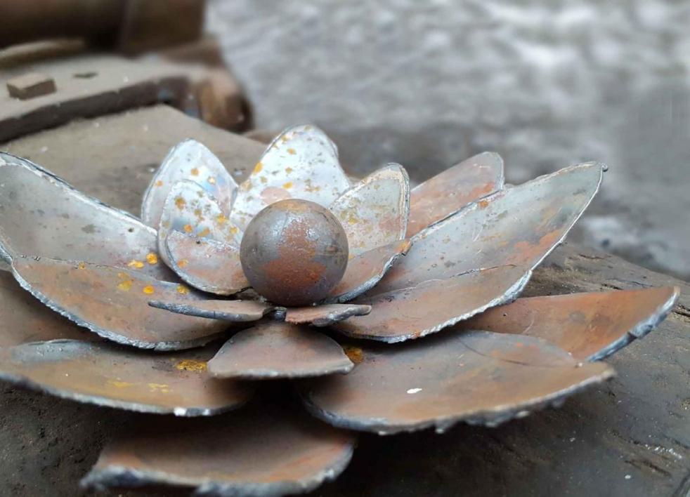 Blume aus Metall
