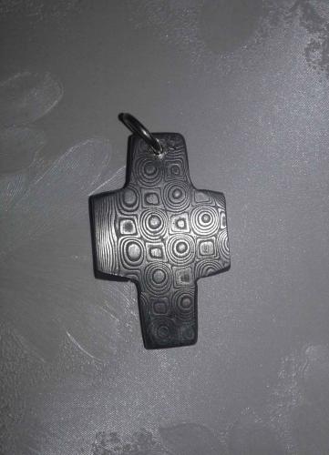 Kreuz aus Damaszenerstahl